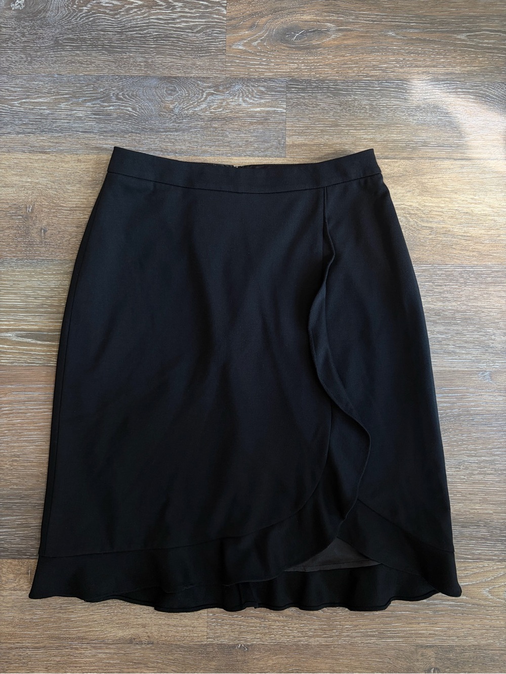 T Tahari black faux-wrap skirt with asymmetrical ruffle size 6